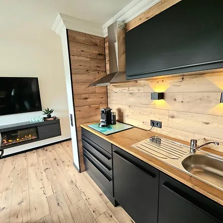 Gipfelpanorama Mit Berg- Und Seeblick, Boxspringbett Mit Ausfahrbarem Tv *